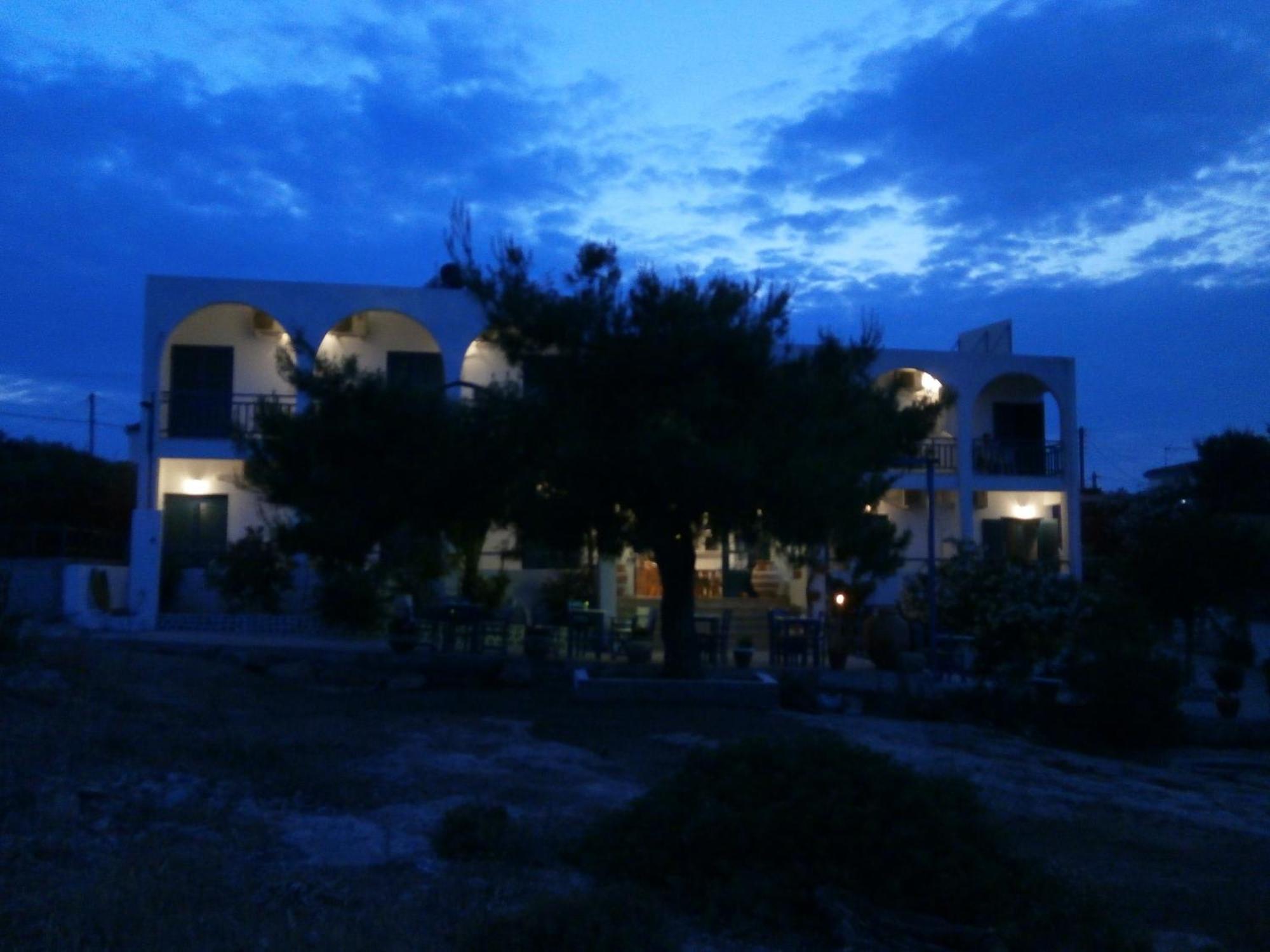 Hotel Flisvos Megalochori  Exterior photo