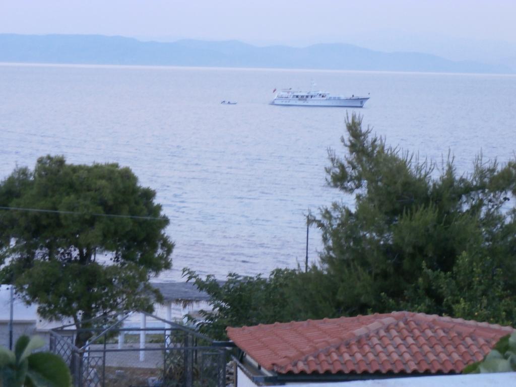 Hotel Flisvos Megalochori  Exterior photo
